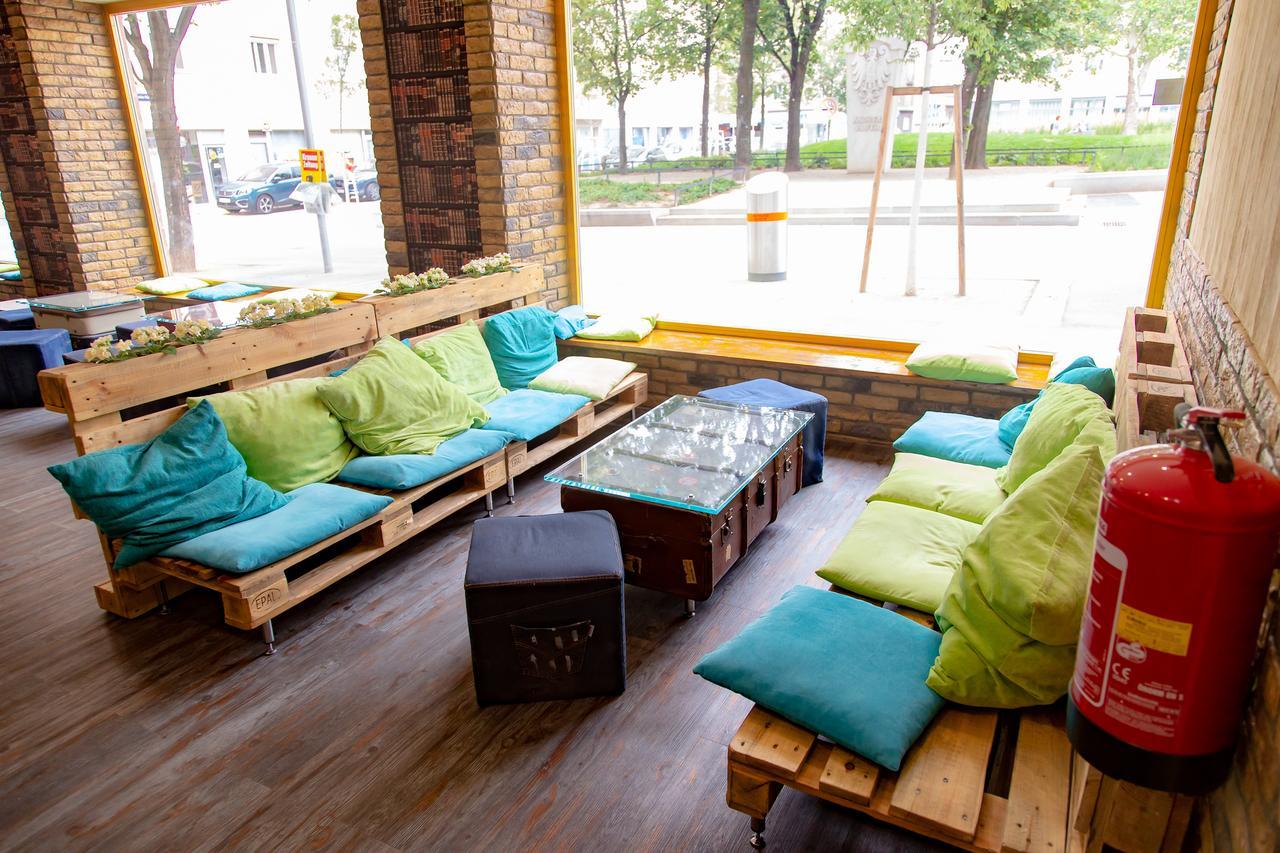 Do Step Inn Central - Self-Service-Hostel Vídeň Exteriér fotografie